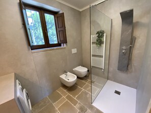 Shower, bidet - Serendipity Trullo (alberobello)