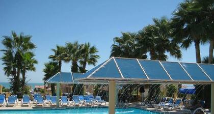 Super close to the beach house for rent in San Felipe - FREE WiFi + Golf Pass