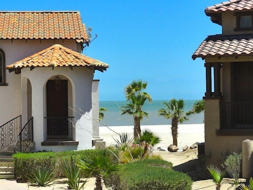 Super close to the beach house for rent in San Felipe - FREE WiFi + Golf Pass