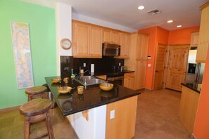 Fridge, microwave, oven, coffee/tea maker - Condo 23-4 in El Dorado Ranch (San Felipe, BC)