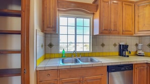 Fridge, microwave, oven, coffee/tea maker
