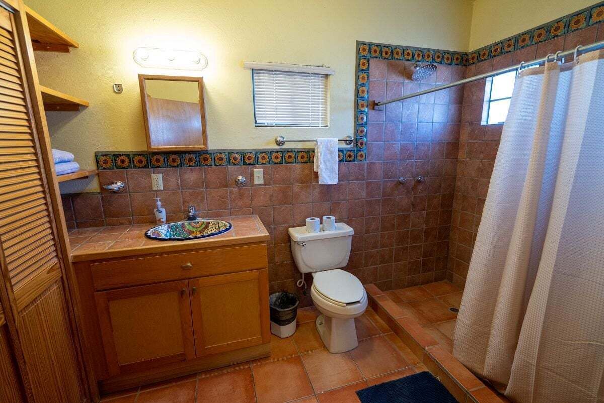 Bathtub, towels