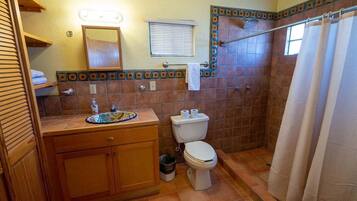 Bathtub, towels