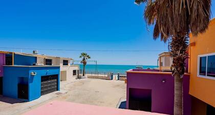 Condo 4, In town and steps to the beach and Malecon