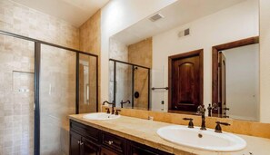 Bathtub, towels - Condo 71-2 El Dorado Ranch (San Felipe)
