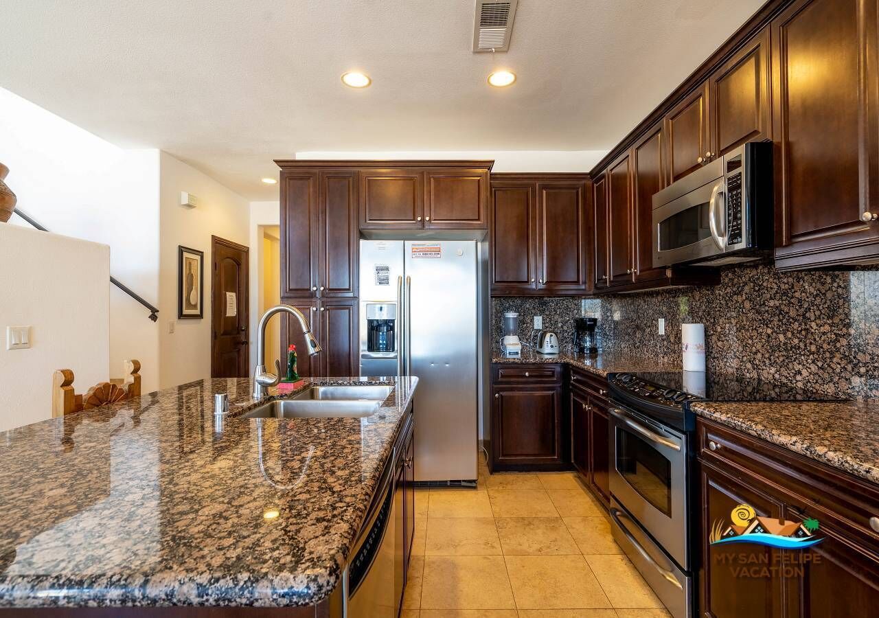 Fridge, microwave, oven, coffee/tea maker