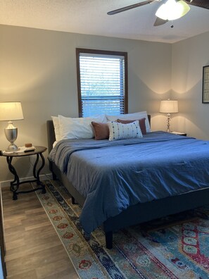 3 bedrooms, iron/ironing board, travel cot, free WiFi - NEAR BRAZOS COUNTY EXPO CENTER. ENJOY FRESH AIR AND STARRY NIGHTS. (Bryan)