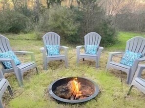 Property grounds - NEAR BRAZOS COUNTY EXPO CENTER. ENJOY FRESH AIR AND STARRY NIGHTS. (Bryan)