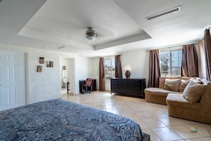 4 bedrooms, free WiFi, bed sheets
