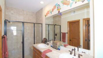 Bathtub, towels
