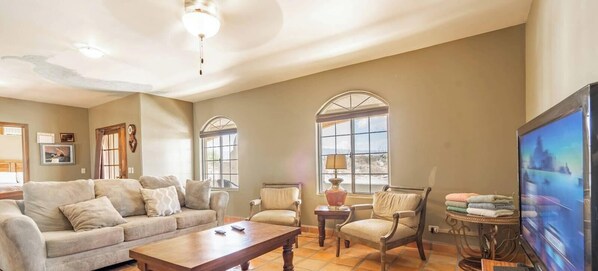 TV - Casa Gardenia: A spacious sunny  3-bedroom home (San Felipe)