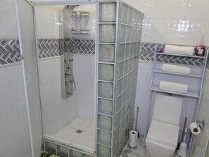 Bathroom - Immaculate 2-bed House in Greater Portmore (Portmore)