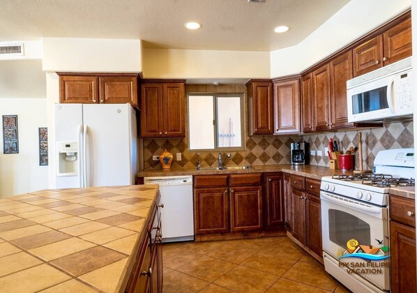 Fridge, microwave, oven, stovetop