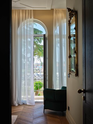 Villa Deluxe Studio Suite | Minibar, coffres-forts dans les chambres, bureau, chambres insonorisées