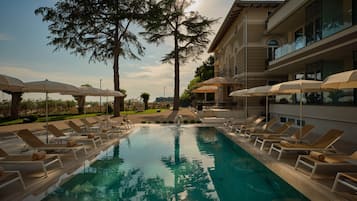 Seasonal outdoor pool