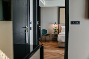 Svit Superior | Minibar, värdeförvaringsskåp på rummet, skrivbord och ljudisolering