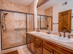 Bathtub, towels - Condo 9-2 Resort Rental with pool access (San Felípe)
