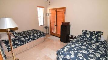 3 habitaciones, acceso a internet y ropa de cama