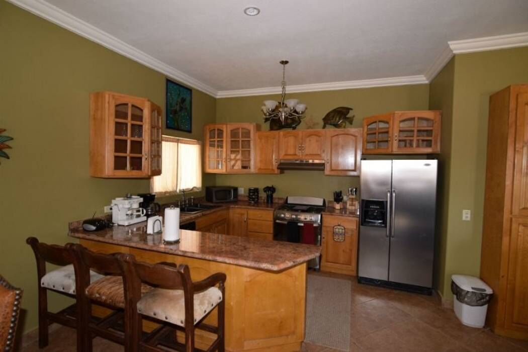 Fridge, microwave, oven, coffee/tea maker