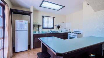 Fridge, microwave, oven, coffee/tea maker