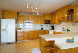 Fridge, microwave, oven, coffee/tea maker - Las Palmas condo Two (San Felipe)