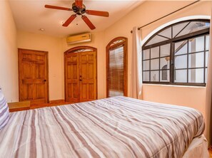 3 bedrooms, desk, bed sheets - Casa Frazier: Spacious 3BR home (San Felipe)