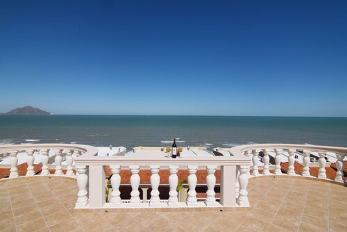Casa Jerry - San Felipe Accommodation for large groups. 10 bedrooms