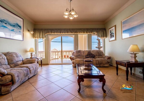 Living area - Jerry Beach Club House (San Felipe)