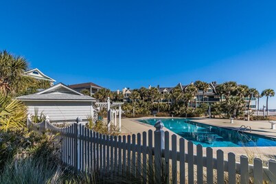 Ocean views includes Golf Cart - 611 Newhaven