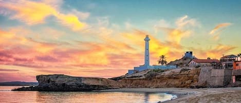 Una spiaggia nelle vicinanze