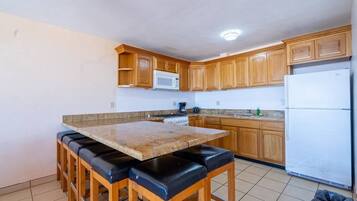 冰箱、微波炉、烤箱、炉灶