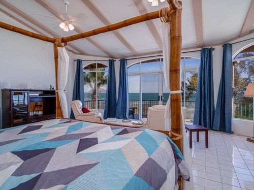 Casa Matas Spacious 6-bedroom  for up to 13 guests.