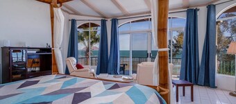 Casa Matas Spacious 6-bedroom  for up to 13 guests.