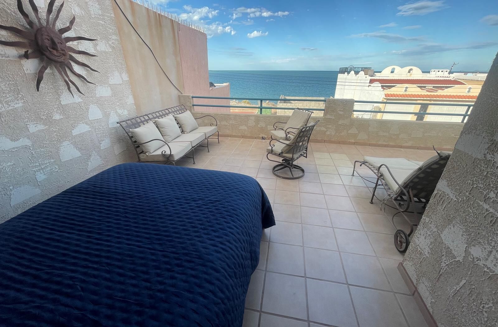 3 bedrooms, WiFi (free), bed sheets