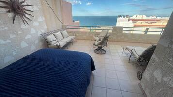 3 bedrooms, WiFi (free), bed sheets