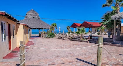 1-Bedroom Beach Studio - Serene getaways.