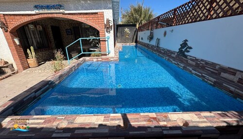 Huge Family? 5 bedroom sleeps 16 with private pool home!!