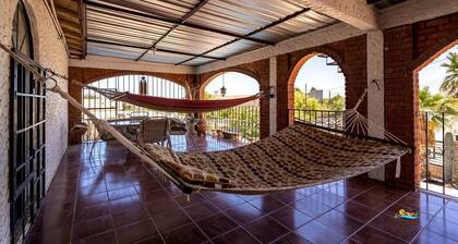 Huge Family? 5 bedroom sleeps 16 with private pool home!!