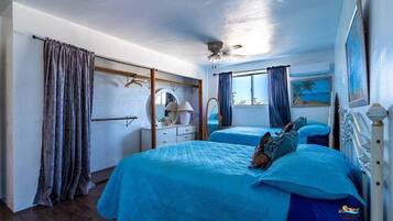 5 bedrooms, WiFi (free), bed sheets