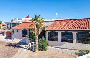 Exterior - Casa Julieta: Spacious 3-Bedroom Home for 14 Guests! (San Felípe)