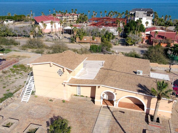 Exterior - Casa Vista del Mar: Spacious 4BR home in resort (San Felípe)