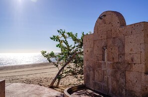 On the beach - Casa Grande, A spacious 4-bedroom Beach Home (San Felipe)