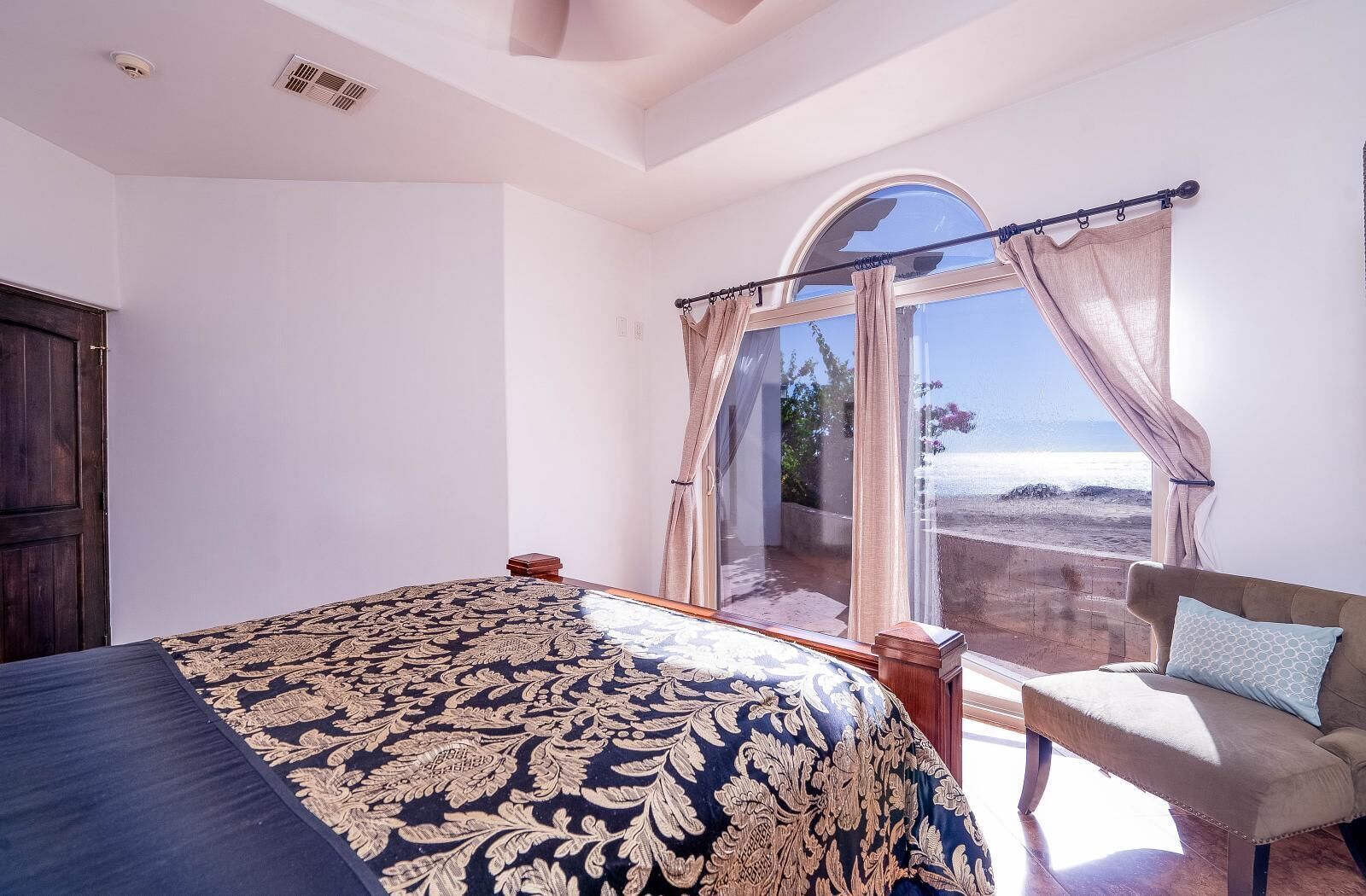 4 bedrooms, WiFi, bed sheets