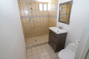 Bathtub - Casa Bell Tower -bedroom rental home (San Felípe)