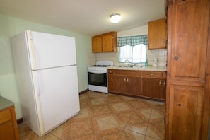 Fridge, microwave, oven, coffee/tea maker - Casa Bell Tower -bedroom rental home (San Felípe)