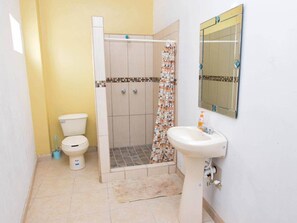 Bathtub - Casa Aqua Vista, a spacious 5-bedroom retreat (San Felipe)