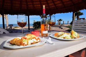 Outdoor dining - Casa Aqua Vista, a spacious 5-bedroom retreat (San Felipe)
