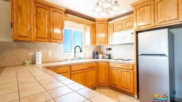 Fridge, microwave, oven, coffee/tea maker