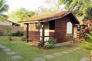 Minibar, khu vực làm việc phù hợp cho laptop, bàn ủi/dụng cụ ủi quần áo 