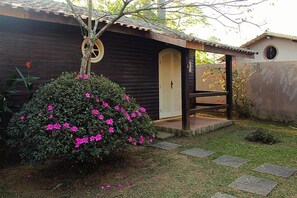 Phòng đôi tiện nghi đơn giản, 1 giường đôi, không hút thuốc | Minibar, khu vực làm việc phù hợp cho laptop, bàn ủi/dụng cụ ủi quần áo 